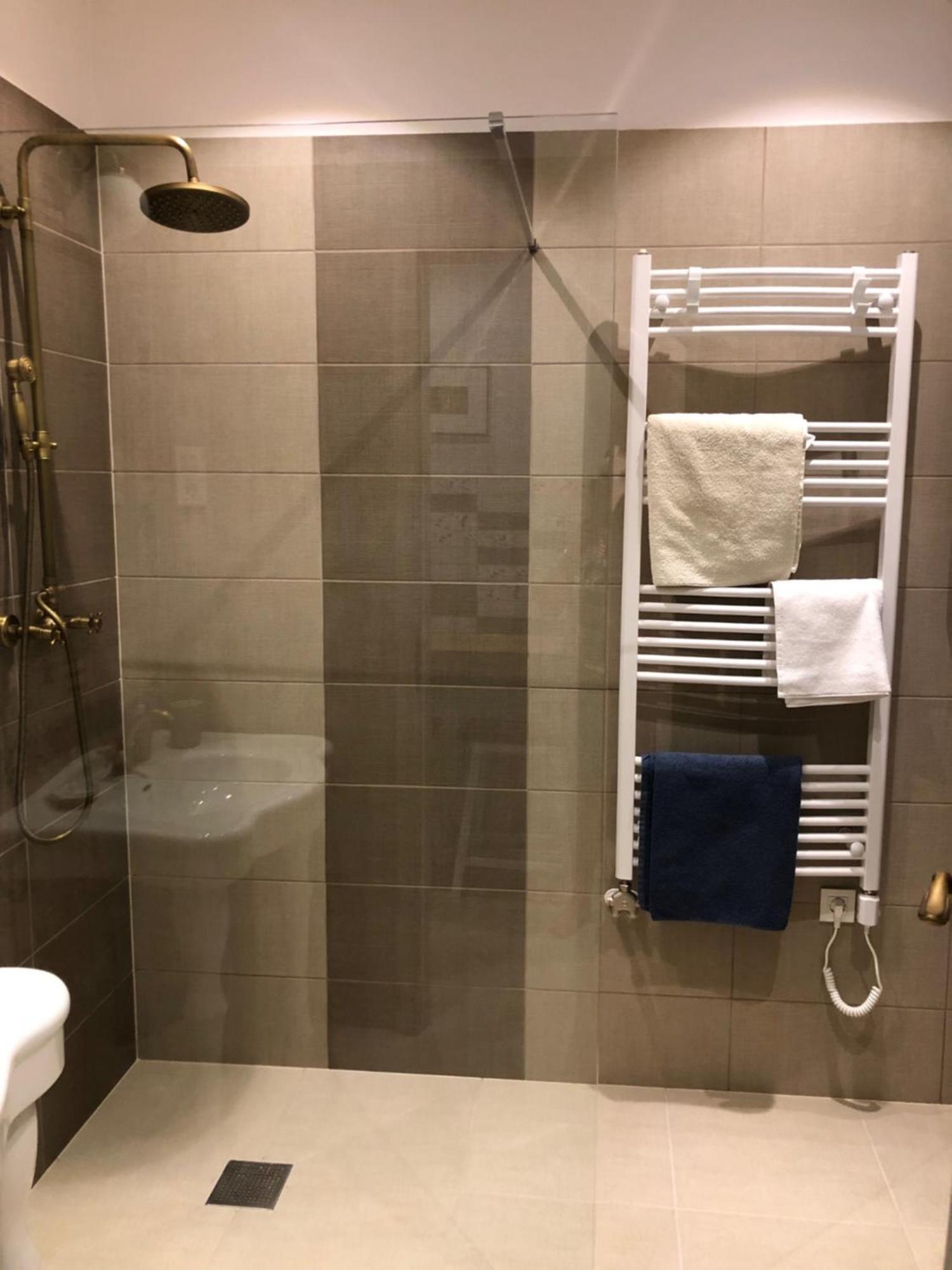 All In Apartman V. บูดาเปสต์ ภายนอก รูปภาพ